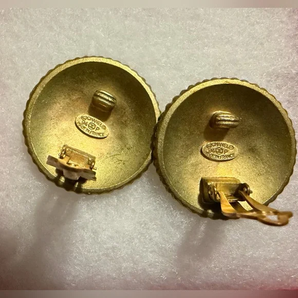 COCO CHANEL logo gold plated clip on earrings 94P - Picture 4 of 6
